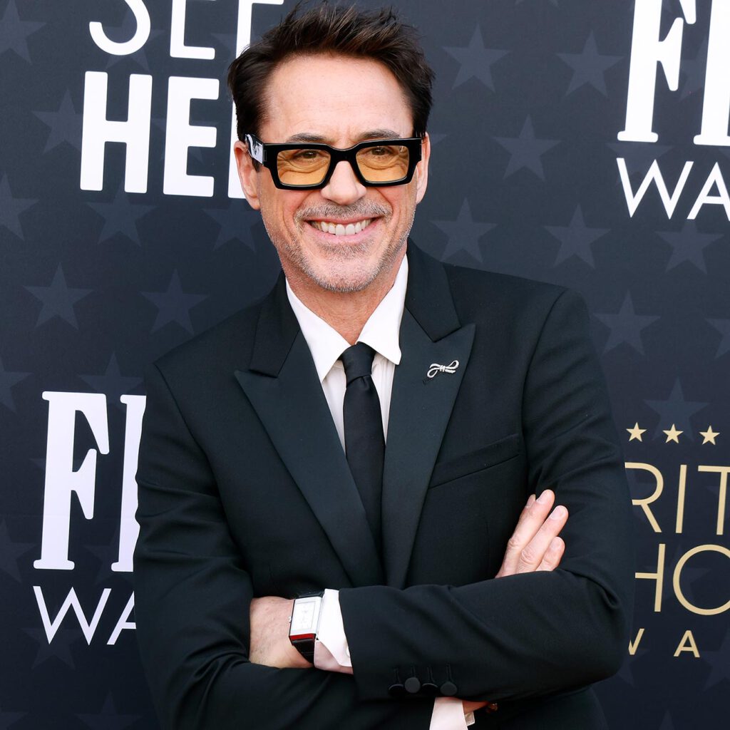 Robert Downey Jr. trägt die Uhrenikone Jaeger-LeCoultre Reverso